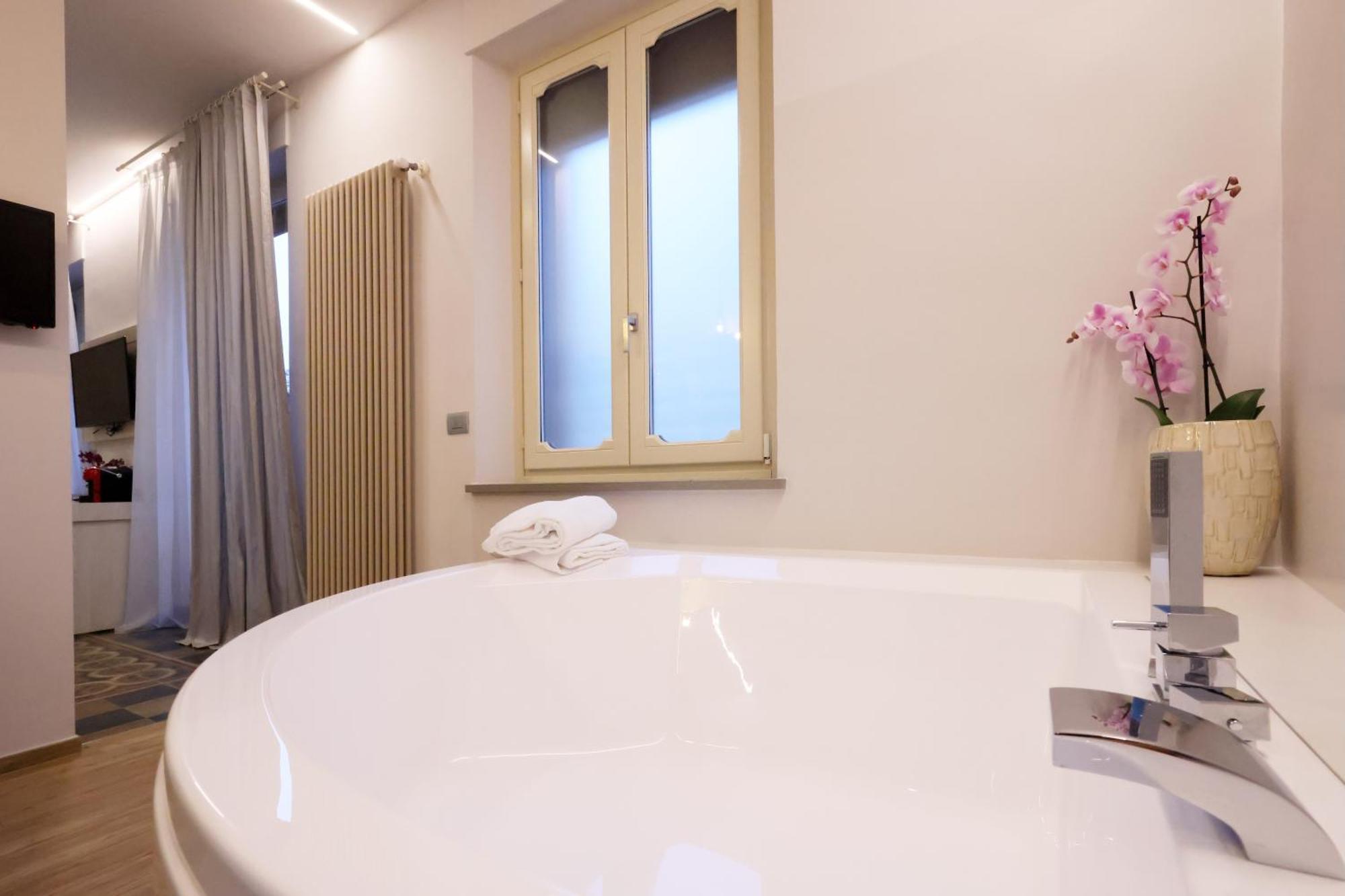 Palazzo Belli Bed and Breakfast Άλμπα Εξωτερικό φωτογραφία