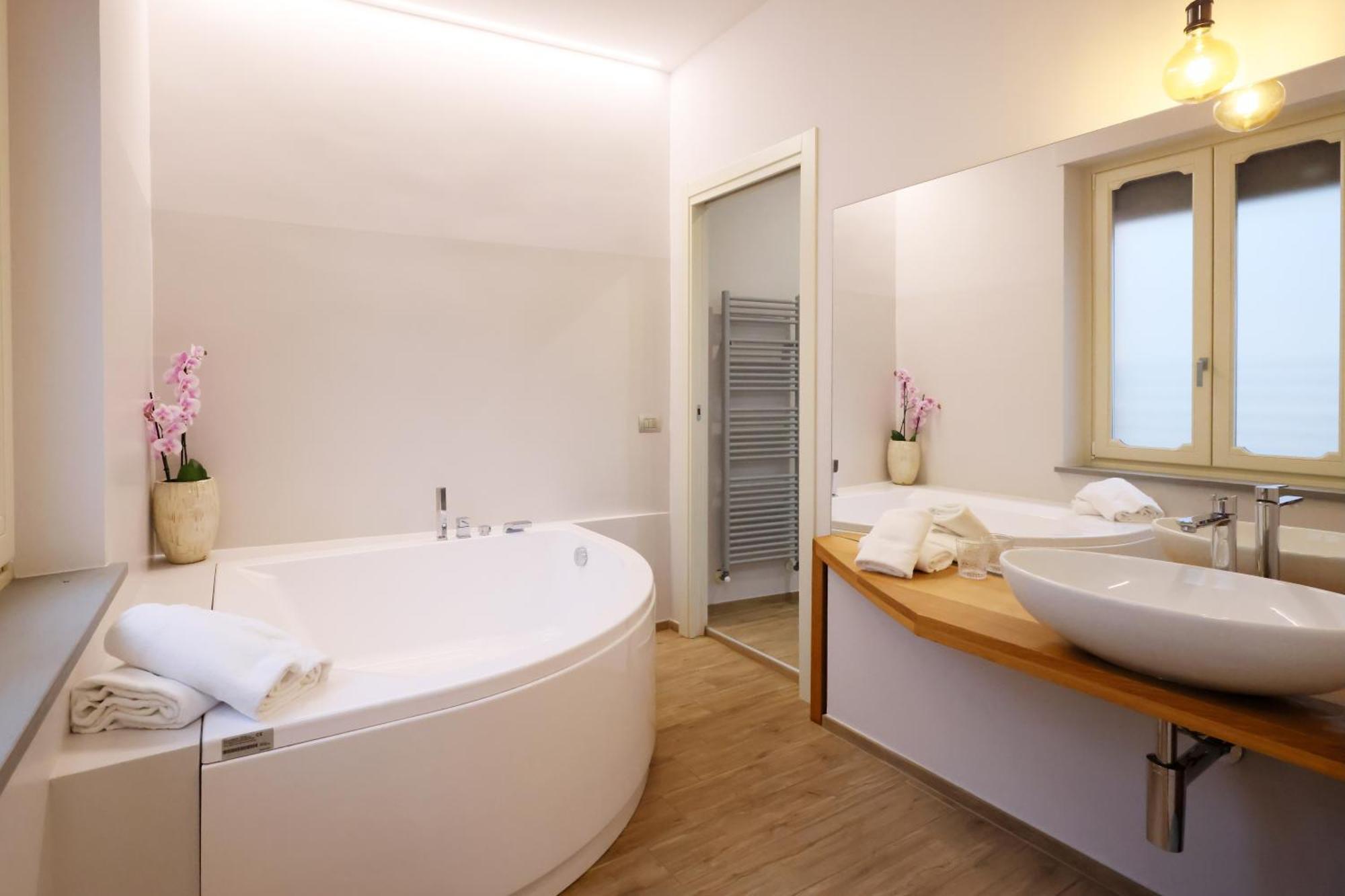 Palazzo Belli Bed and Breakfast Άλμπα Εξωτερικό φωτογραφία